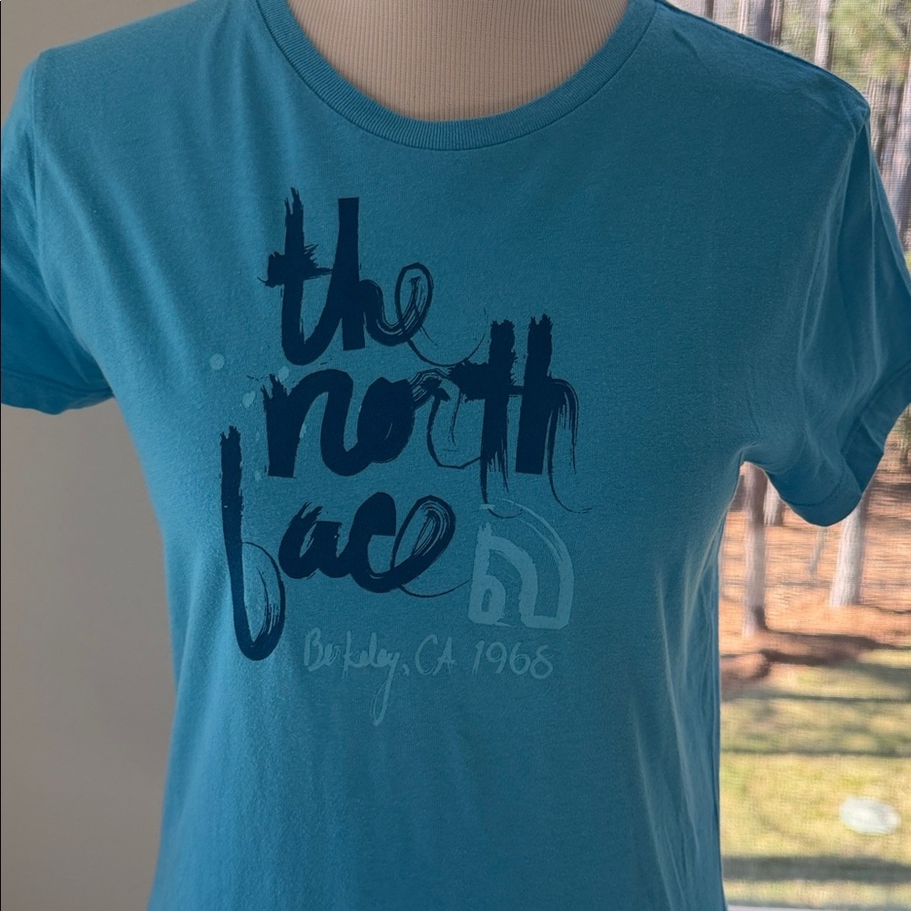 The North Face Women's Aqua Graphic Tee, Medium, VGUC - Picture 2 of 6